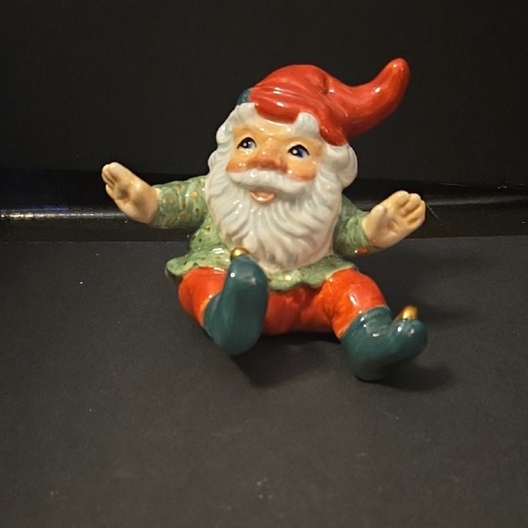 Fitz and Floyd Festive Elf Figurines - Red and Green - Picture 4 of 13